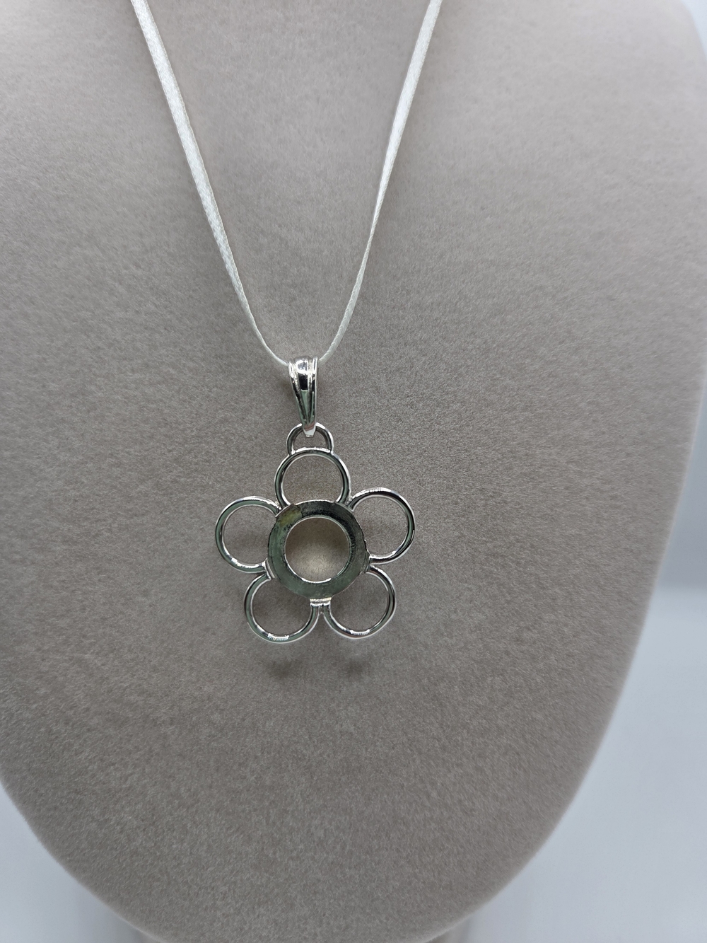Kameleon Sterling Silver Floral Pendant  - Elegant Flower Design